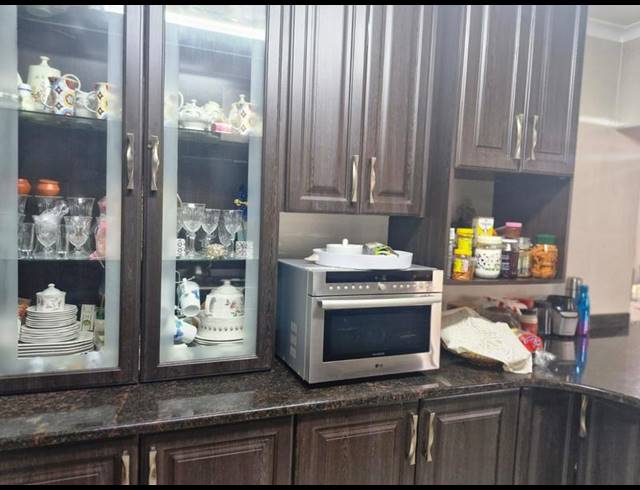 4 BEDROOM HOUSE FOR SALE IN BURLINGTON HEIGHTS